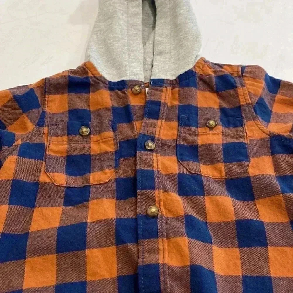 Carter’s shirt with hood